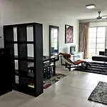 Stay@Saazlin\'S D\'Larkin Residence