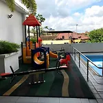 Stay@Saazlin\'S D\'Larkin Residence